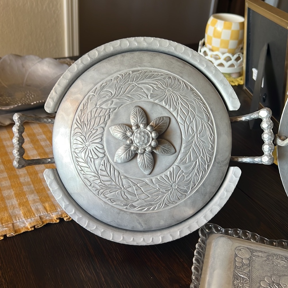 Beautiful Vintage Everlast aluminum set. So pretty to display in your kitchen.🍋 - Picture 2 of 12